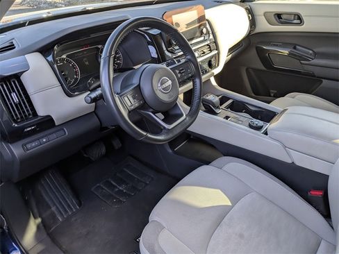 Used 2024 Nissan Pathfinder SV image 17