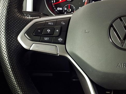 Used 2021 Volkswagen Atlas Cross Sport SE w/ Panoramic Sunroof Package image 19