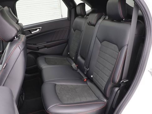 Used 2022 Ford Edge ST-Line image 11