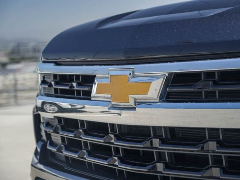 Used 2022 Chevrolet Silverado 1500 LT AWD/4WD image 3