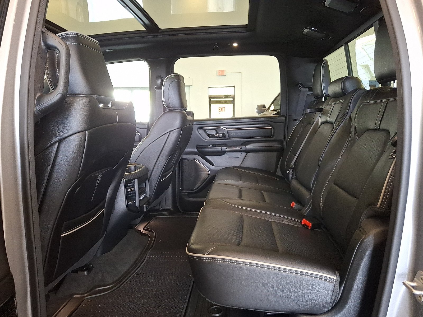 Used 2024 RAM 1500 Limited w/ Night Edition AWD/4WD image 9