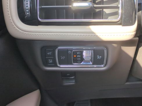 Used 2021 Lincoln Nautilus Reserve w/ Equipment Group 201A image 16