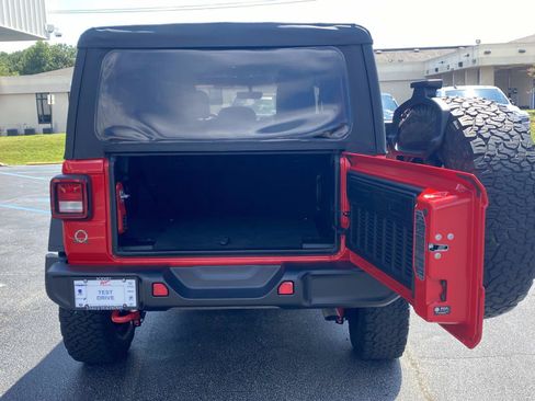 Used 2022 Jeep Wrangler Unlimited Rubicon w/ Cold Weather Group AWD/4WD image 5