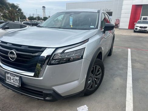 Used 2024 Nissan Pathfinder S FWD image 1