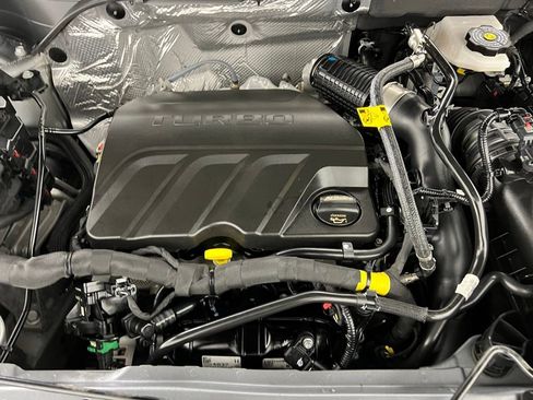 Used 2025 Chevrolet Trax LT w/ LT Convenience Package image 34