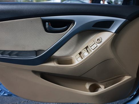 Used 2013 Hyundai Elantra GLS w/ Preferred Pkg image 47