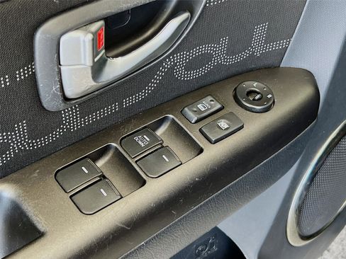 Used 2012 Kia Soul + FWD image 19
