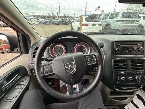 Used 2015 Dodge Grand Caravan American Value Package image 25
