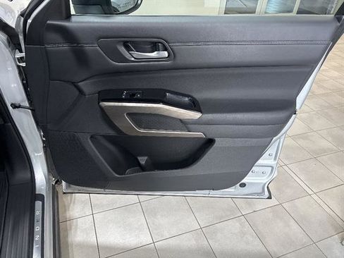 Used 2023 Nissan Pathfinder Platinum image 22