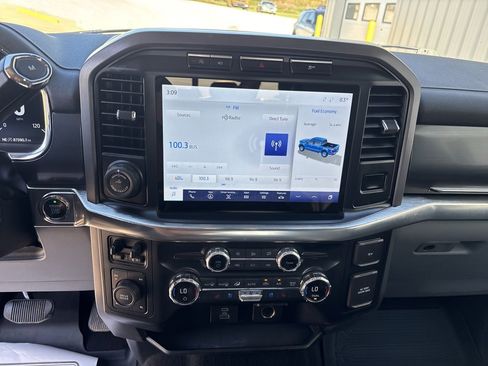 Used 2021 Ford F150 Lariat image 23