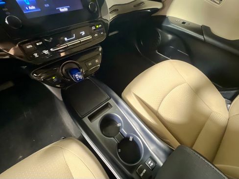 Used 2019 Toyota Prius LE image 26