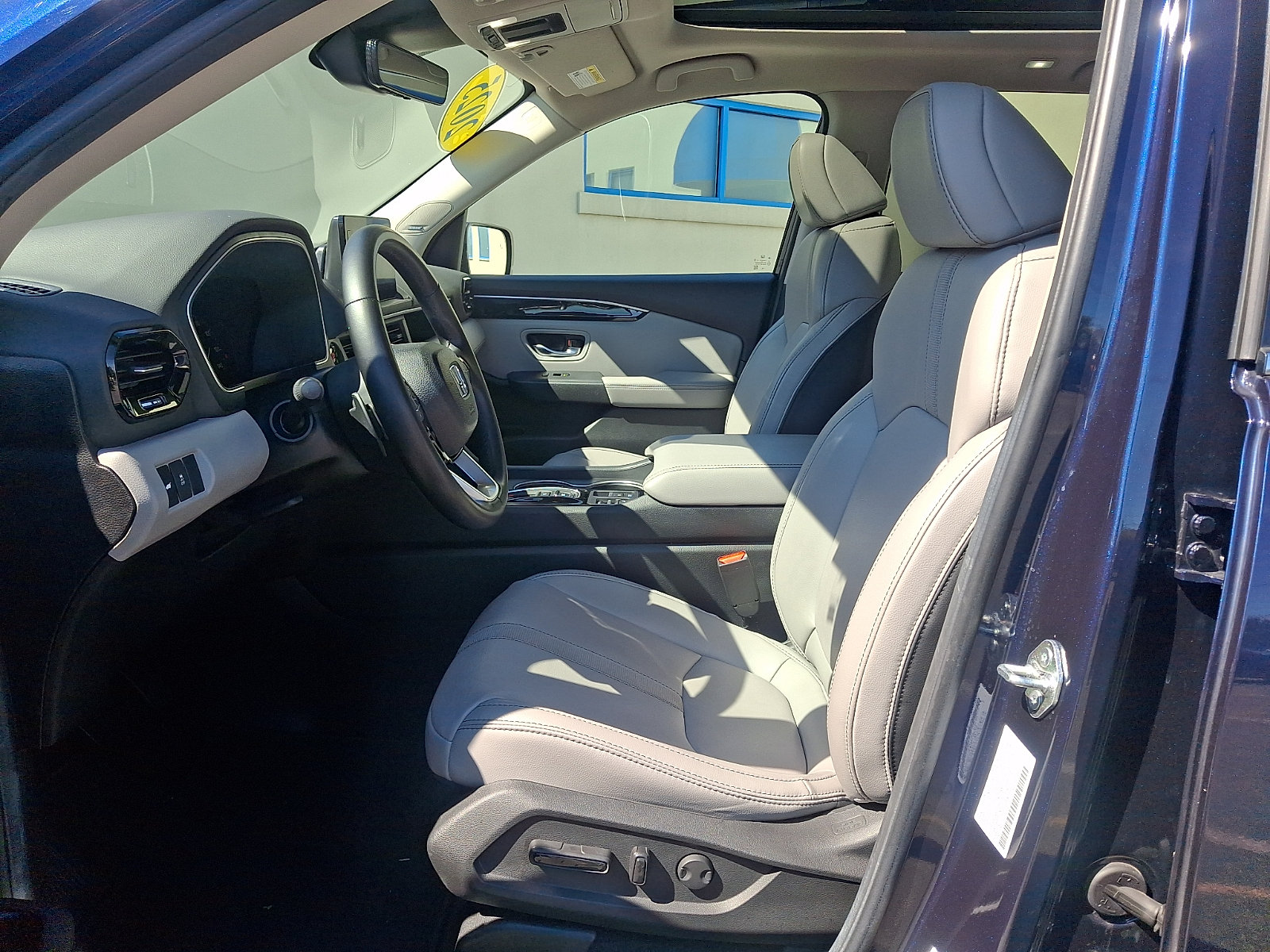 Used 2025 Honda Pilot Touring image 13