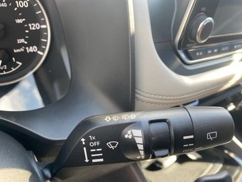 Used 2023 Nissan Rogue SV AWD/4WD image 21