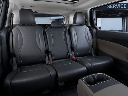 New 2026 Kia Carnival SX image 16