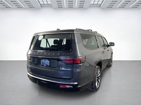 Used 2023 Jeep Wagoneer L Series III w/ Premium Group I AWD/4WD image 3