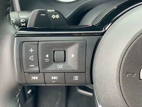 Certified 2022 Nissan Rogue SV w/ SV Premium Package AWD/4WD image 17