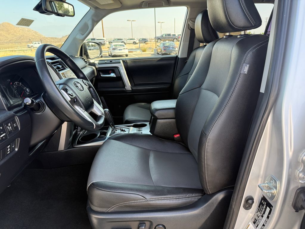 Used 2022 Toyota 4Runner SR5 Premium w/ Moonroof Package RWD image 10