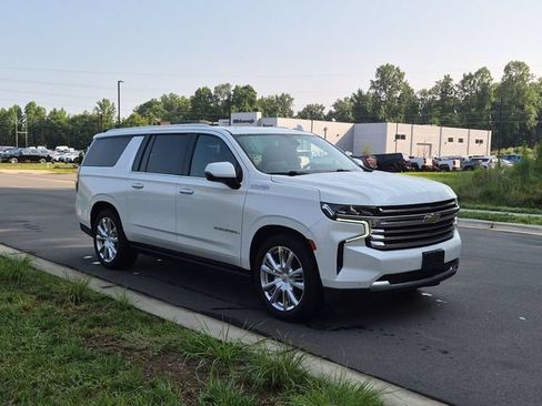 Used 2021 Chevrolet Suburban High Country AWD/4WD image 15