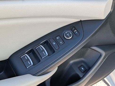 Used 2020 Honda Accord EX image 8