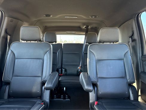 Used 2023 Chevrolet Suburban Premier image 7