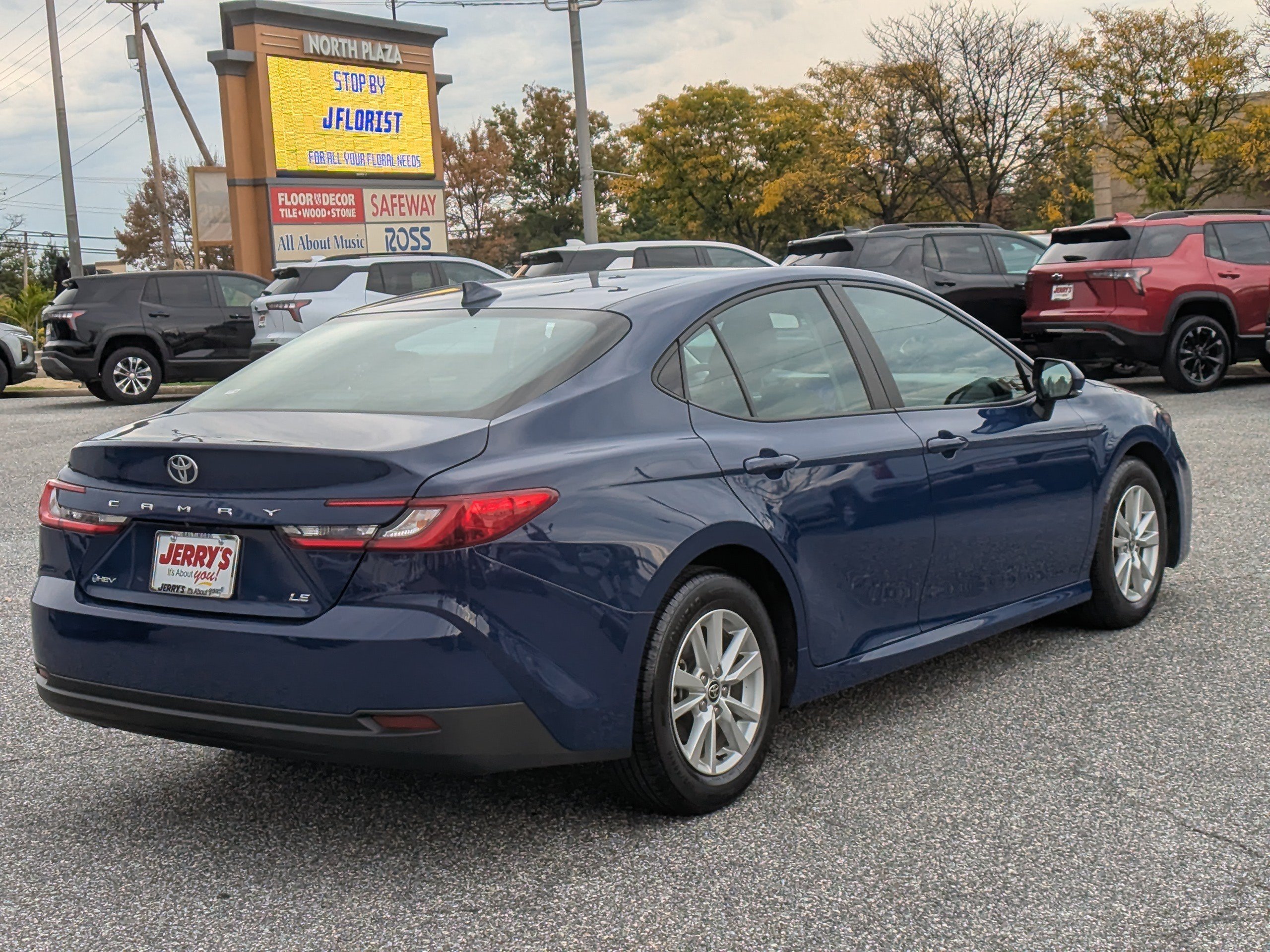 Used 2025 Toyota Camry LE FWD image 9