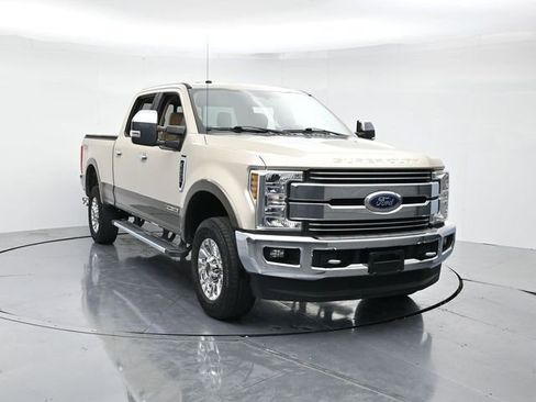 Used 2018 Ford F250 Lariat w/ Chrome Package image 4