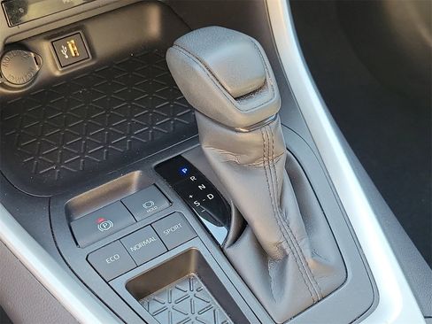 Used 2025 Toyota RAV4 LE image 27