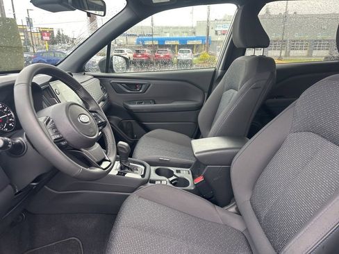 Used 2025 Subaru Forester Premium image 19