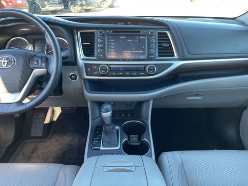 Used 2016 Toyota Highlander Limited image 12