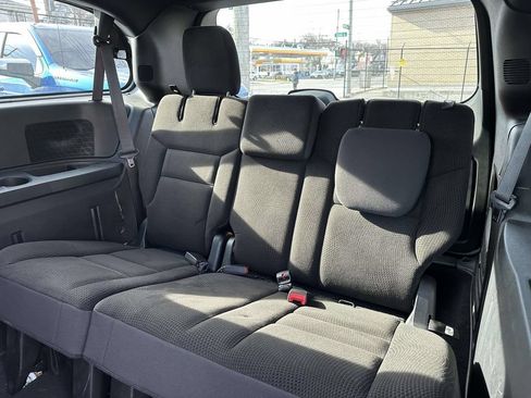 Used 2017 Dodge Grand Caravan SE FWD image 12
