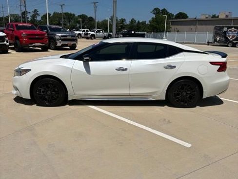 Used 2016 Nissan Maxima SR w/ Interior Lighting Package FWD image 3