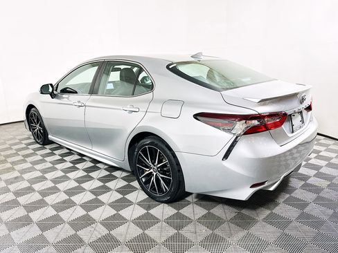Used 2021 Toyota Camry SE image 5