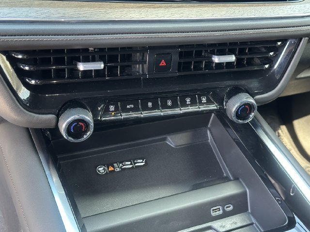 Used 2025 Chevrolet Tahoe High Country AWD/4WD image 19