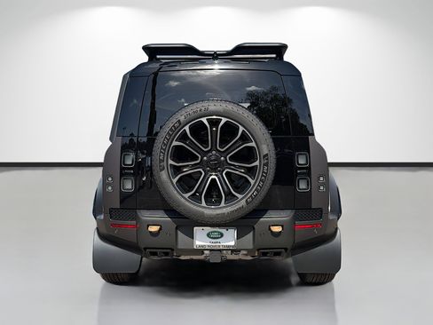New 2026 Land Rover Defender 110 OCTA image 4