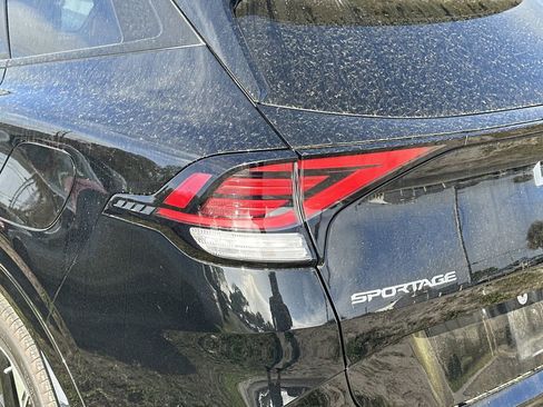 Used 2023 Kia Sportage SX image 8
