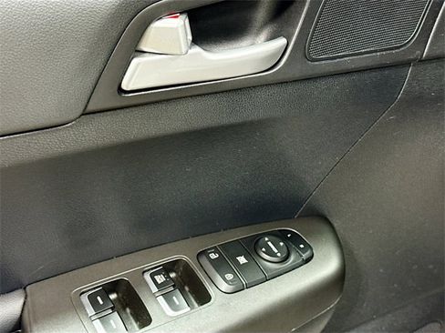 Used 2021 Kia Sportage LX image 19