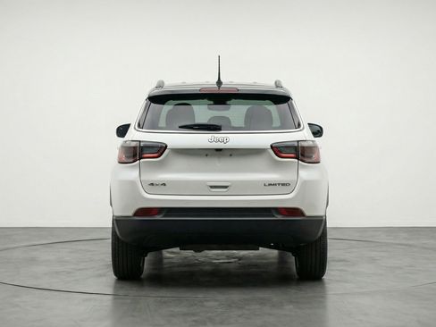 Used 2025 Jeep Compass Trailhawk AWD/4WD image 7