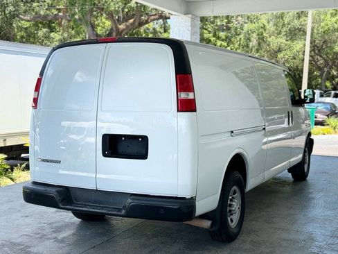 Used 2017 Chevrolet Express 3500 Extended RWD image 4