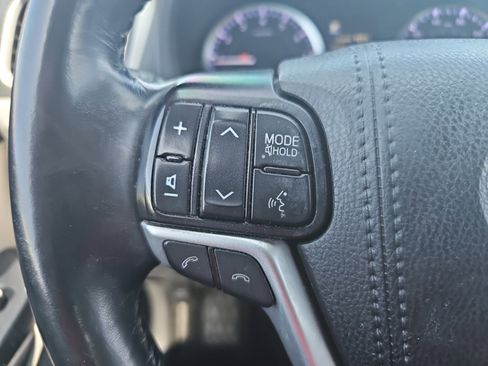 Used 2019 Toyota Highlander Plus FWD image 22