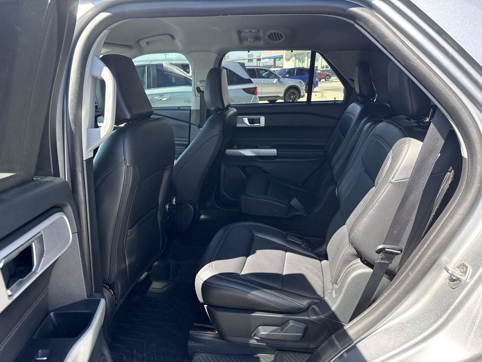 Used 2021 Ford Explorer Limited w/ Equipment Group 301A AWD/4WD image 20