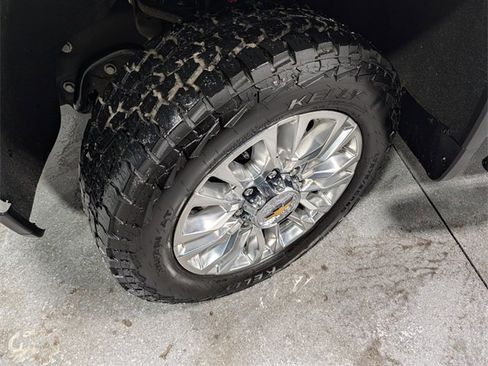 Used 2023 Chevrolet Silverado 2500 High Country w/ Z71 Off-Road Package image 12