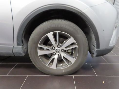 Used 2018 Toyota RAV4 XLE FWD image 18