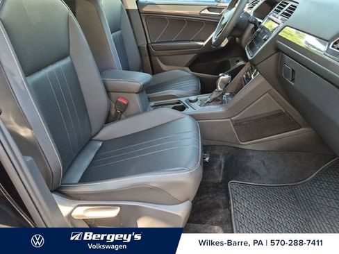 Used 2024 Volkswagen Tiguan SE AWD/4WD image 28