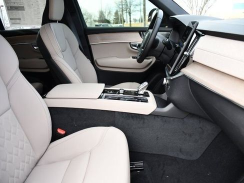 New 2026 Volvo XC90 B6 Plus w/ Protection Package Premier AWD/4WD image 30