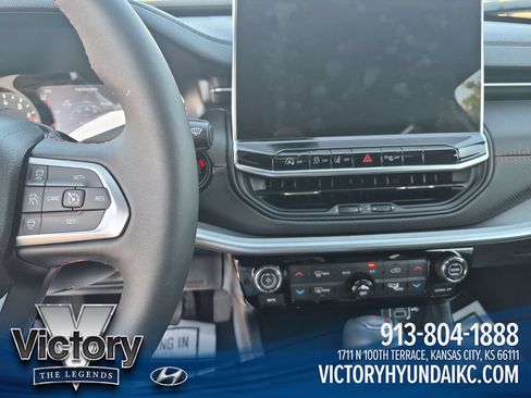 Used 2026 Jeep Compass Trailhawk AWD/4WD image 17