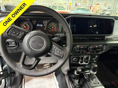 Used 2024 Jeep Gladiator Sport AWD/4WD image 16