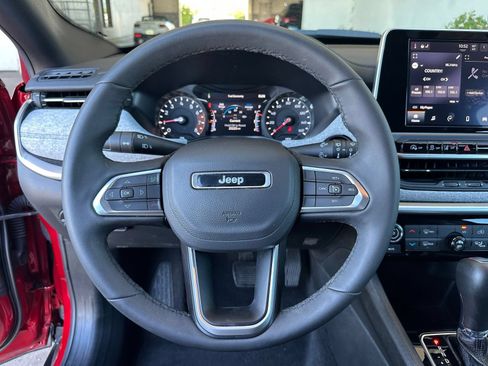 Used 2025 Jeep Compass Latitude AWD/4WD image 23