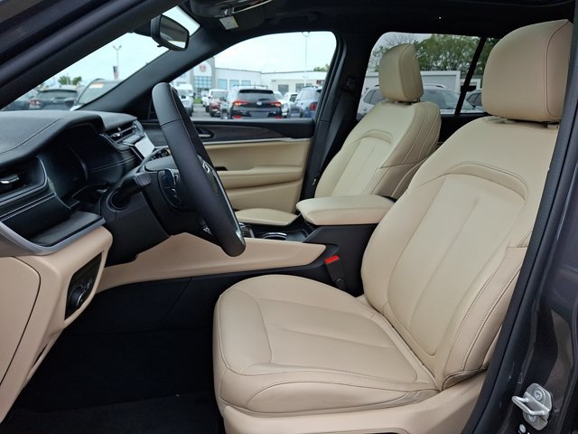 Certified 2024 Jeep Grand Cherokee Limited AWD/4WD image 17