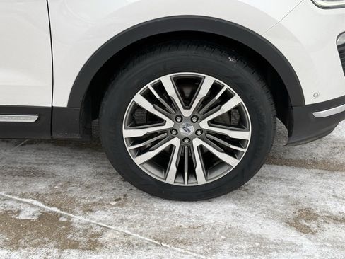 Used 2018 Ford Explorer Platinum image 9