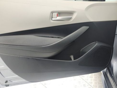 Used 2021 Toyota Corolla LE FWD image 11
